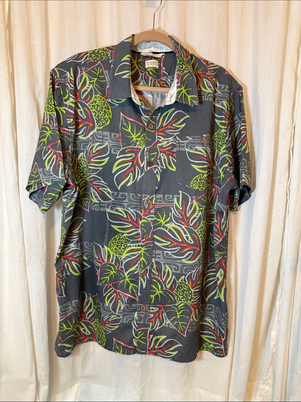 Men's Gray Tropical Print Short-Sleeve Button-Down Shirt - Green & Red Accent
